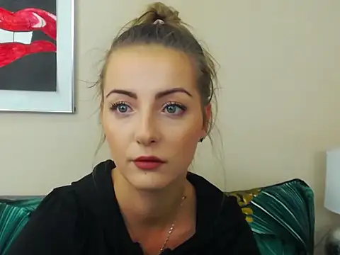 Snapshot of NatalieSexy chatting on 10.28.25 NatalieSexy online show from 10.28.25