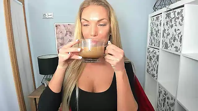 Snapshot of AulloraHoney chatting on 01.23.25 AulloraHoney online show from 01.23.25