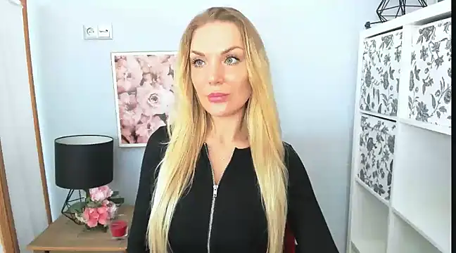 Snapshot of AulloraHoney chatting on 02.26.25 AulloraHoney online show from 02.26.25