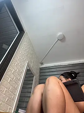 Little Amber6 online show from 12.18.24