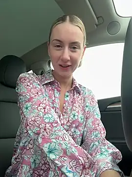 Snapshot of CutieEmy chatting on 12.25.24 CutieEmy online show from 12.25.24