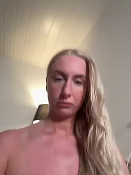 Snapshot of CutieEmy chatting on 06.22.26 CutieEmy online show from 06.22.26