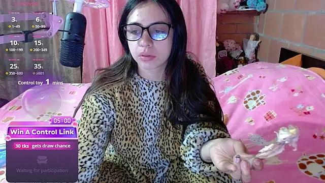 Snapshot of Maggie_Fox3 chatting on 04.23.26 Maggie Fox3 online show from 04.23.26