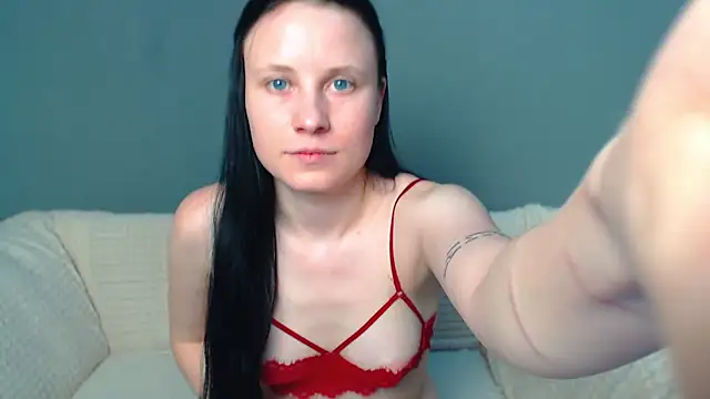 Snapshot of VikiKelt chatting on 02.15.25 VikiKelt online show from 02.15.25