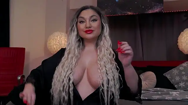 Snapshot of Larissa_K chatting on 01.31.25 Larissa K online show from 01.31.25