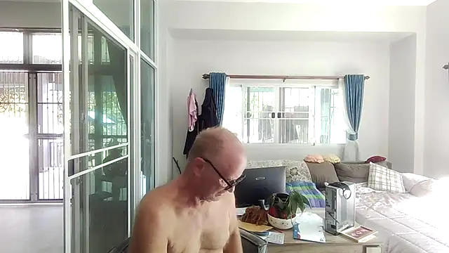 Snapshot of 58klaus chatting on 12.14.25 58klaus online show from 12.14.25