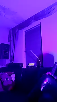 Snapshot of Crystalbitchx chatting on 03.07.25 Crystalbitchx online show from 03.07.25