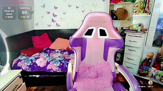 Snapshot of Naasha_ chatting on 12.14.24 Naasha online show from 12.14.24