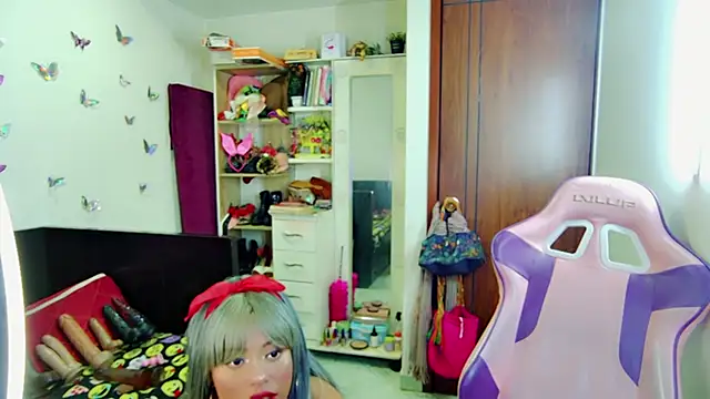 Snapshot of Naasha_ chatting on 10.11.25 Naasha online show from 10.11.25