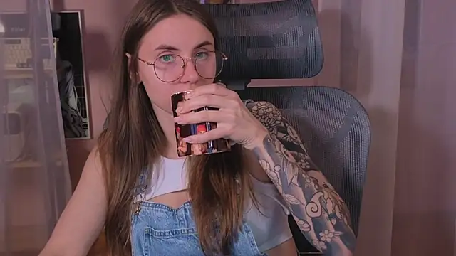 Snapshot of _AnnaStark_ chatting on 11.05.25 AnnaStark online show from 11.05.25