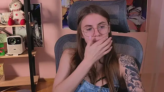 Snapshot of _AnnaStark_ chatting on 11.26.25 AnnaStark online show from 11.26.25