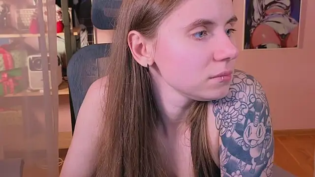 Snapshot of _AnnaStark_ chatting on 11.30.25 AnnaStark online show from 11.30.25