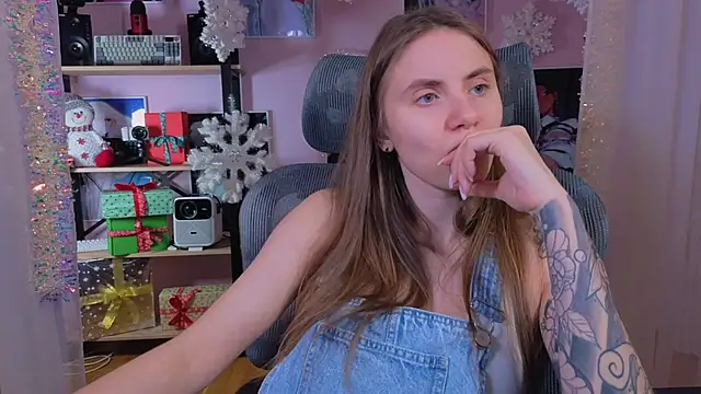 Snapshot of _AnnaStark_ chatting on 12.17.25 AnnaStark online show from 12.17.25