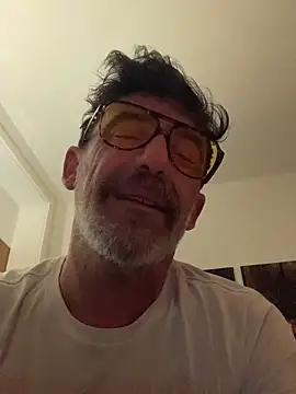 Snapshot of maxximere chatting on 03.19.26 maxximere online show from 03.19.26