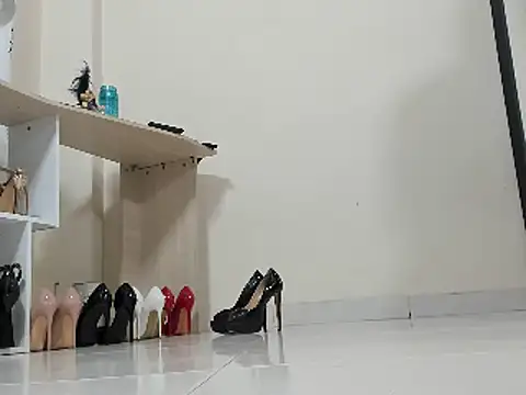 Snapshot of emely_garcia chatting on 01.28.25 emely garcia online show from 01.28.25