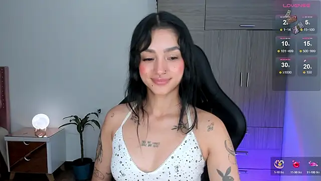 Lizzie corner v online show from 02.04.26