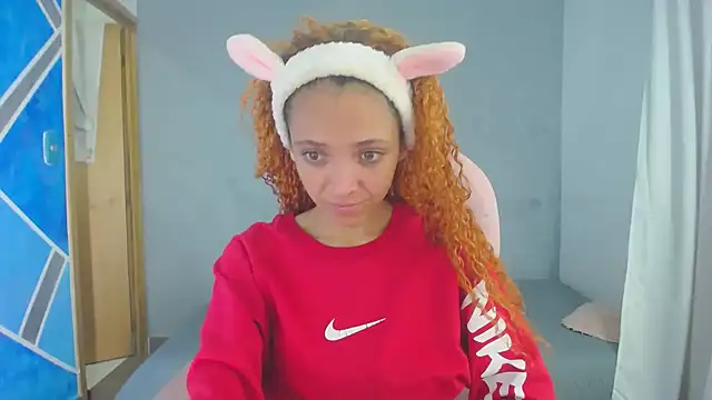 Snapshot of SexyLeilaa chatting on 12.10.24 SexyLeilaa online show from 12.10.24