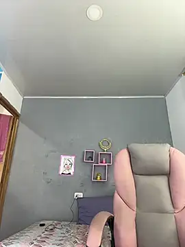 Snapshot of SexyLeilaa chatting on 12.19.24 SexyLeilaa online show from 12.19.24