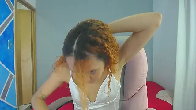 Snapshot of SexyLeilaa chatting on 01.05.25 SexyLeilaa online show from 01.05.25