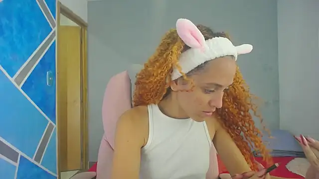 Snapshot of SexyLeilaa chatting on 01.08.25 SexyLeilaa online show from 01.08.25