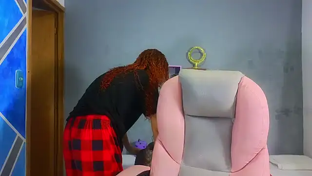 Snapshot of SexyLeilaa chatting on 02.07.25 SexyLeilaa online show from 02.07.25