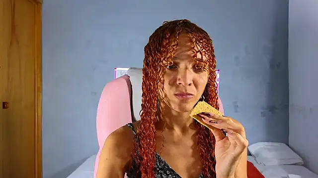 Snapshot of SexyLeilaa chatting on 02.12.25 SexyLeilaa online show from 02.12.25