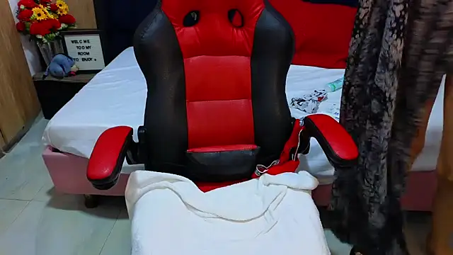 Snapshot of SexyLeilaa chatting on 02.20.25 SexyLeilaa online show from 02.20.25