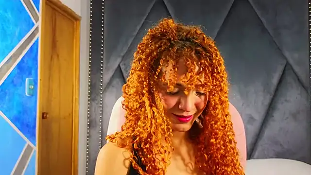 Snapshot of SexyLeilaa chatting on 03.04.25 SexyLeilaa online show from 03.04.25