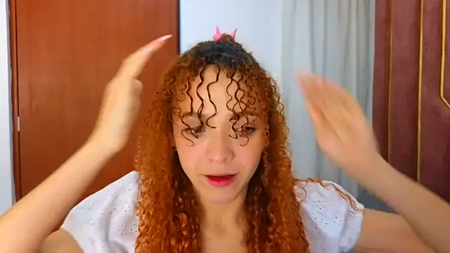 Snapshot of SexyLeilaa chatting on 09.09.25 SexyLeilaa online show from 09.09.25