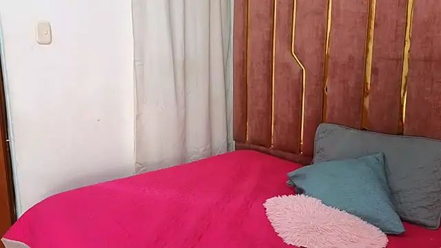 Snapshot of SexyLeilaa chatting on 09.25.25 SexyLeilaa online show from 09.25.25