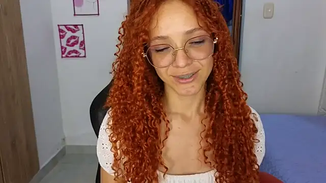 Snapshot of SexyLeilaa chatting on 10.11.25 SexyLeilaa online show from 10.11.25