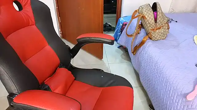 Snapshot of SexyLeilaa chatting on 10.16.25 SexyLeilaa online show from 10.16.25