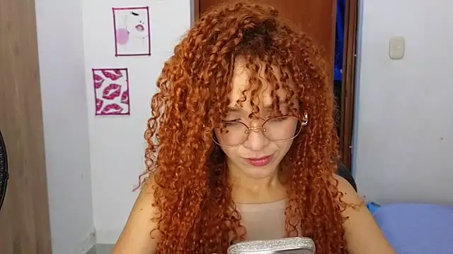 Snapshot of SexyLeilaa chatting on 10.18.25 SexyLeilaa online show from 10.18.25