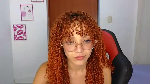 Snapshot of SexyLeilaa chatting on 10.24.25 SexyLeilaa online show from 10.24.25