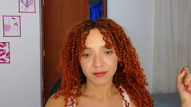 Snapshot of SexyLeilaa chatting on 11.04.25 SexyLeilaa online show from 11.04.25