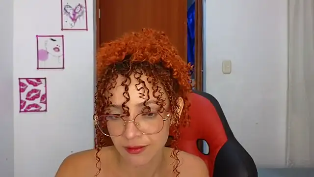 Snapshot of SexyLeilaa chatting on 11.05.25 SexyLeilaa online show from 11.05.25