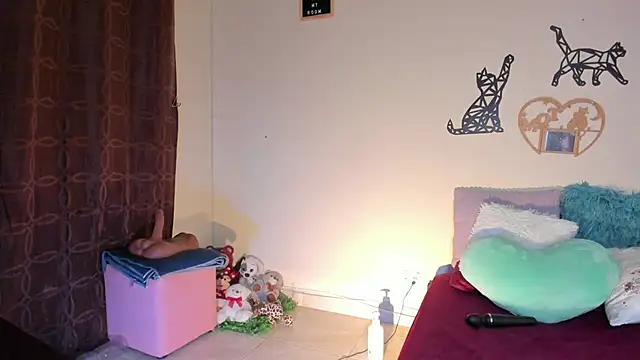 annyluna1 online show from 10.21.25