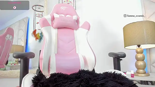 Hanna Evaanss online show from 02.12.25