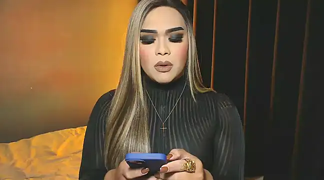 Snapshot of VictoriaEliz chatting on 12.20.24 VictoriaEliz online show from 12.20.24