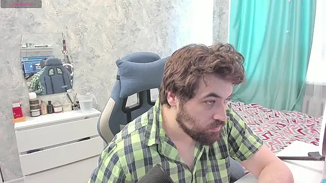 Snapshot of Morlaios chatting on 03.22.25 Morlaios online show from 03.22.25