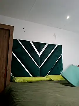 Snapshot of SweetAppleCandyxx chatting on 12.18.25 SweetAppleCandyxx online show from 12.18.25