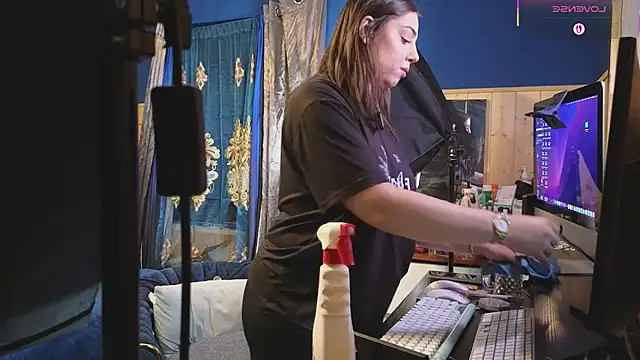 VanessaDoyle online show from 03.21.25