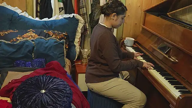 VanessaDoyle online show from 09.23.25