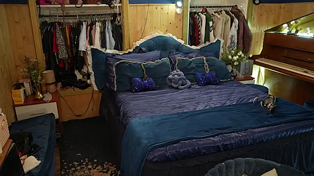 VanessaDoyle online show from 10.26.25