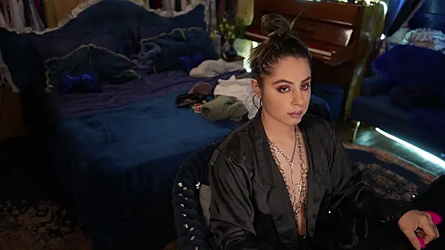 VanessaDoyle online show from 10.31.25