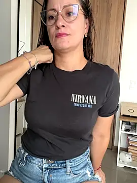 Snapshot of Verito_hot chatting on 12.17.25 Verito hot online show from 12.17.25