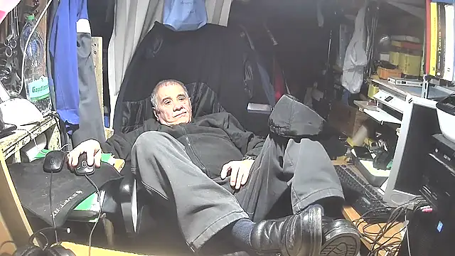 Snapshot of nonnomaturobisex chatting on 02.18.25 nonnomaturobisex online show from 02.18.25