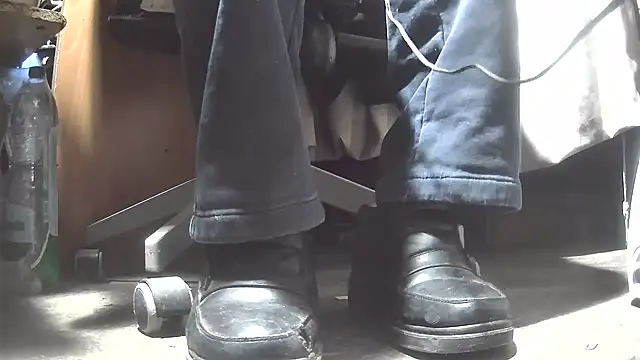 Snapshot of nonnomaturobisex chatting on 02.25.25 nonnomaturobisex online show from 02.25.25