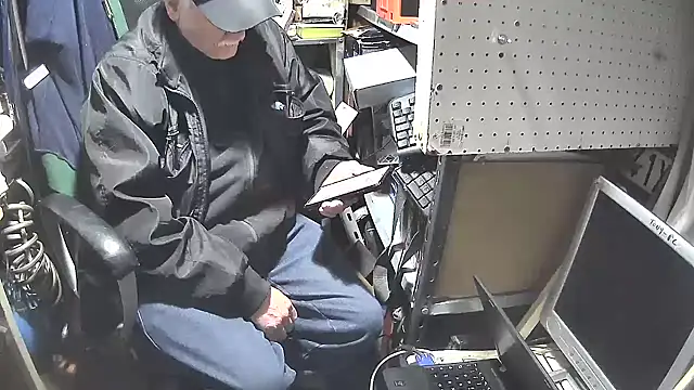 Snapshot of nonnomaturobisex chatting on 03.22.25 nonnomaturobisex online show from 03.22.25