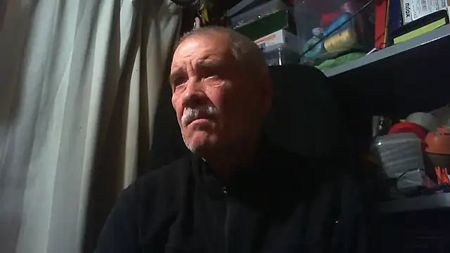 Snapshot of nonnomaturobisex chatting on 10.15.25 nonnomaturobisex online show from 10.15.25